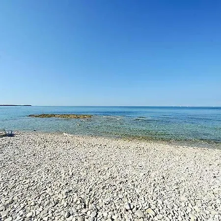 Great Flat Sleeps 6 In Center * Pula
